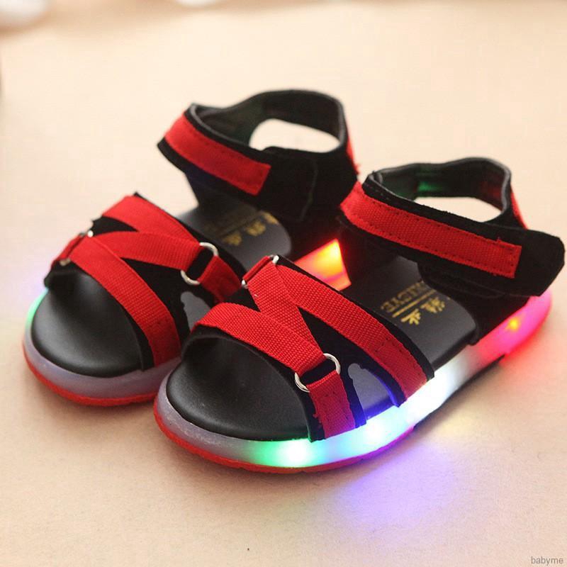 Giày sandals có đèn LED năng động cho bé