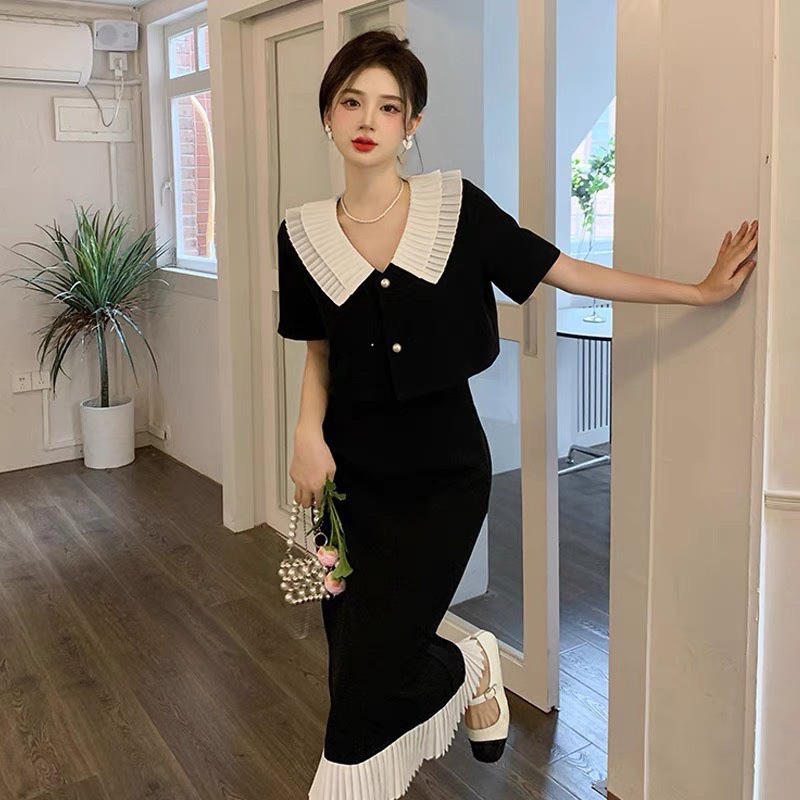 SET ÁO CROPTOP ĐEN CỔ SEN TRẮNG + CHÂN VÁY MIDI ĐEN BÈO
