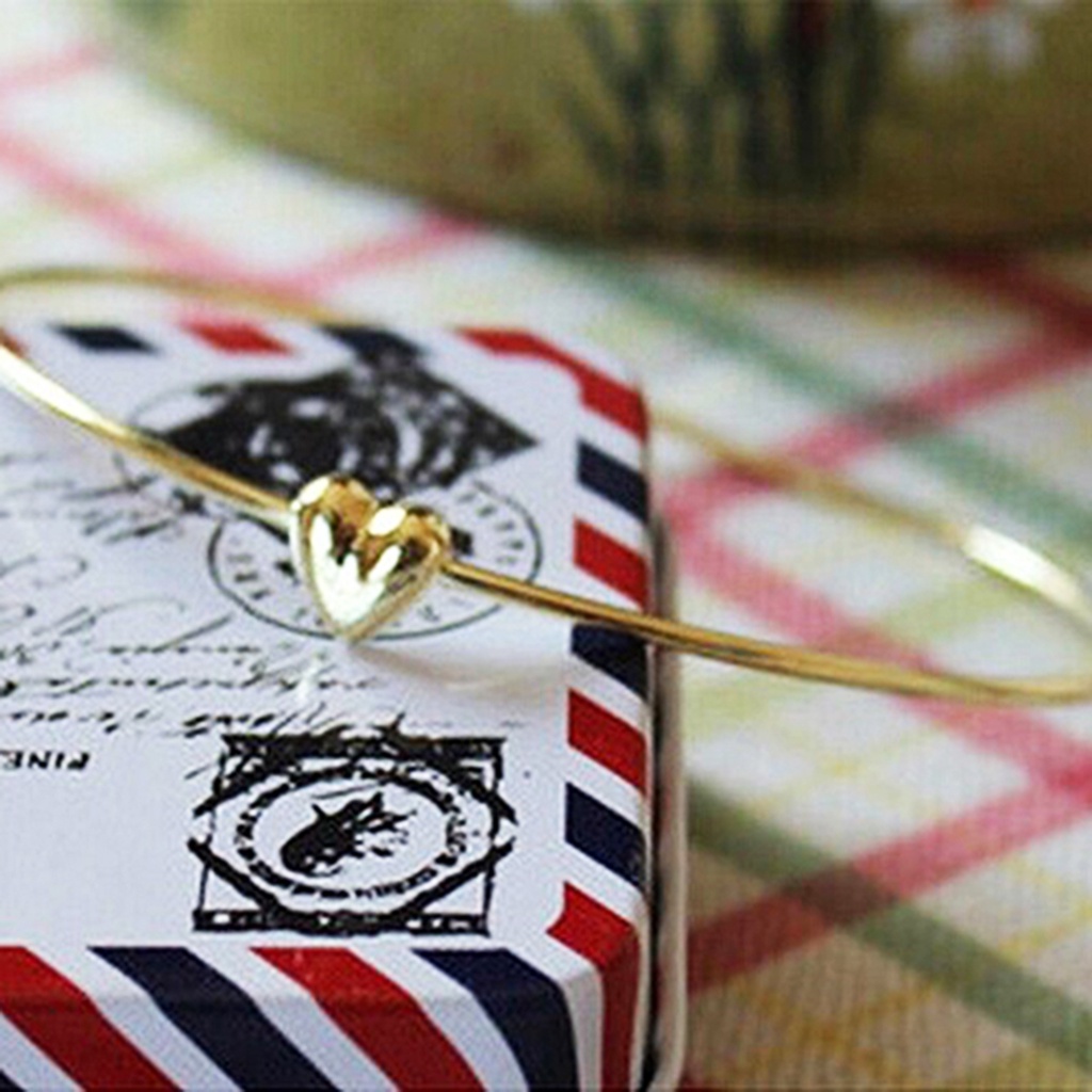 Vòng tay hợp kim đính hình trái tim xinh xắn