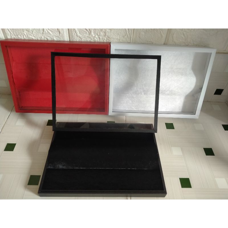 khay trưng lắc tay bằng nhung nắp kính