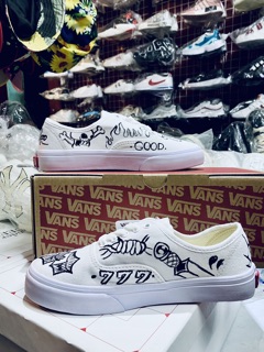 Giày custom đầu lâu