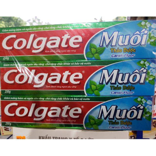 Kem đánh răng Colgate Muối Thảo dược Canxi + Flour 225g