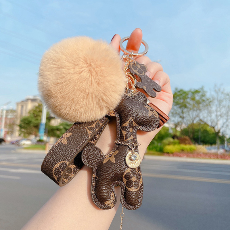 Móc khóa hình hươu cao cổ dễ thương bằng da dùng trang trí tiện dụng