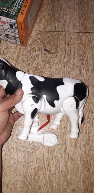 Chú Bò sữa mô hình chạy pin có nhạc và đèn Led tặng kèm pin