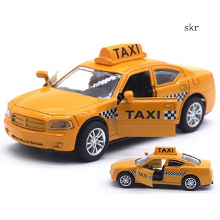 Xe Taxi Đồ Chơi Tỉ Lệ 1 / 32