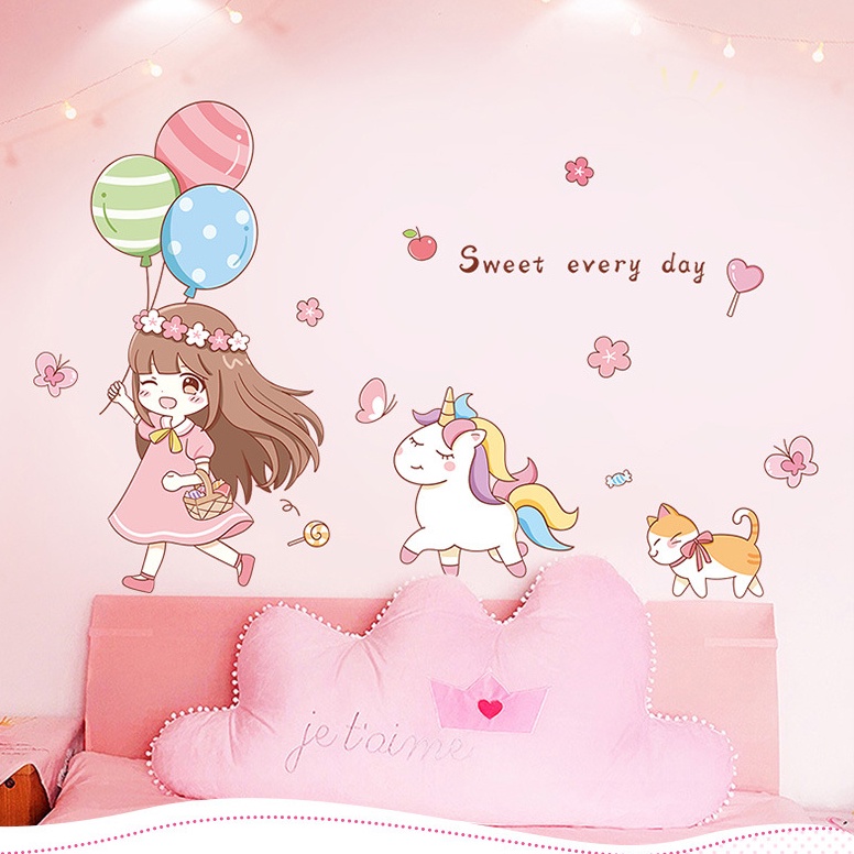 Decal dán tường Bé gái dễ thương