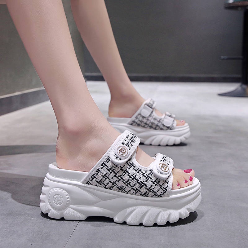 Dép nữ thời trang Dép Sandal Đi Biển Mùa Hè Đế Dày Nâng Chiều Cao Phong Cách Mới Dễ Phối Đồ Cho Học Sinh