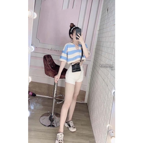 Áo croptop sọc cổ tim
