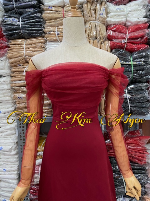 Đầm xoè đỏ trễ vai lưới