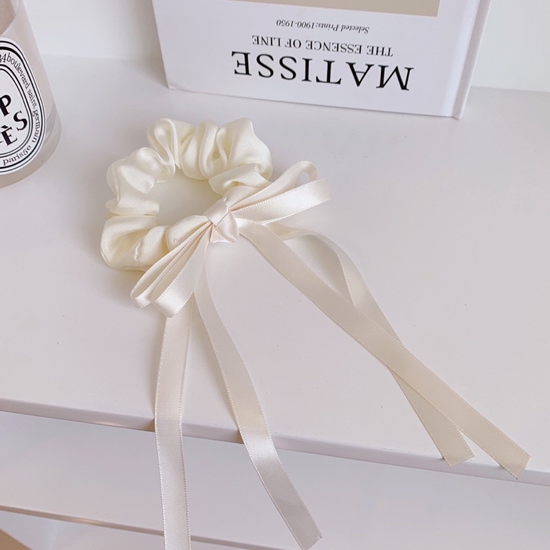 Cột tóc dây buộc tóc màu kem đính nơ tua dài dễ thương C12