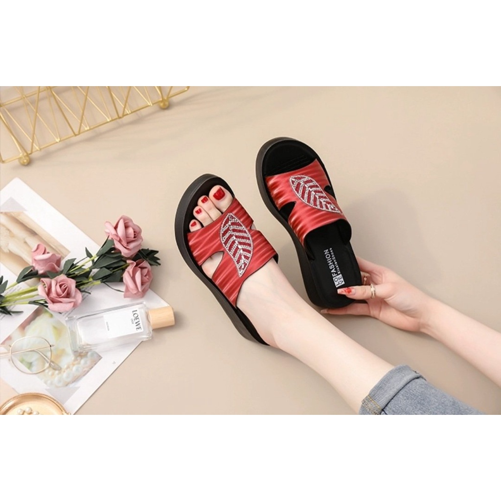 Dép xuồng chiếc lá