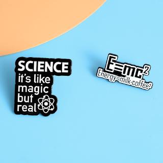 Giải thích vui nhộn 'E = mc2' Men Pins Khoa học giống như ma thuật nhưng cụm từ thật Trâm cài Huy hiệu cho nhà nghiên cứu