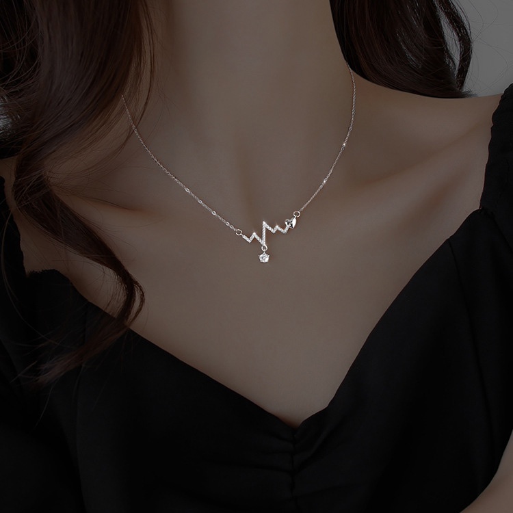 Vòng cổ Bằng Thép Titan Mặt Hình Nhịp Tim Đính Đá Pha Lê Màu Sắc Vàng / Bạc Cho Nữ