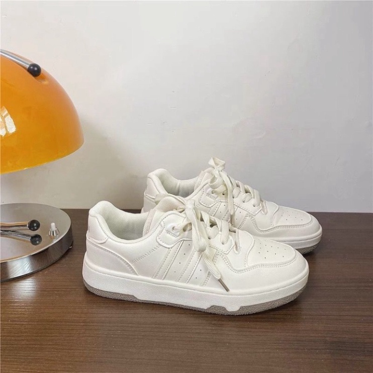 Giày thể thao nữ chất da mềm dáng basic, Giày  Nữ 𝗨𝗹𝘇𝘇𝗮𝗻𝗴 𝗕𝗔́𝗡𝗛 𝗠𝗜̀ 𝗧𝗿𝗲𝗻𝗱𝗶𝗻𝗴 HOT nhất hiện nay phù hợp đi làm đi chơi