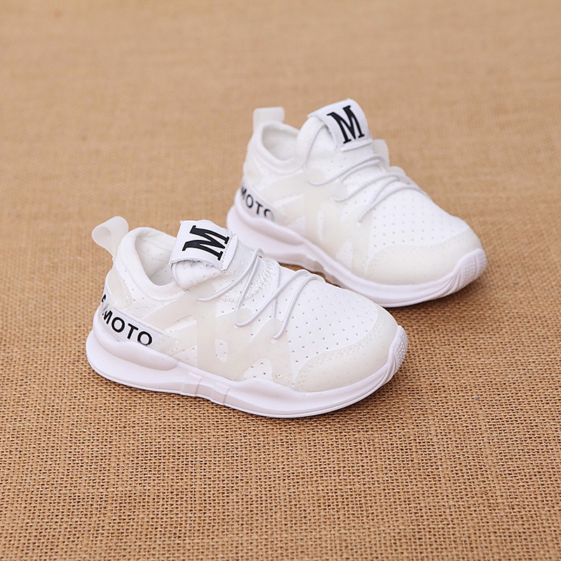 Giày thể thao êm chân, thoáng khí và thời trang cho bé