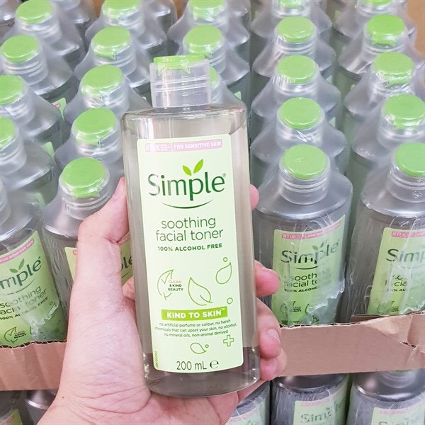 Combo 2 Sản Phẩm Giúp Da Sạch Sâu Và Cấp Ẩm Cho Da Simple Kind To Skin (Tẩy trang 200ml + Toner 200ml)