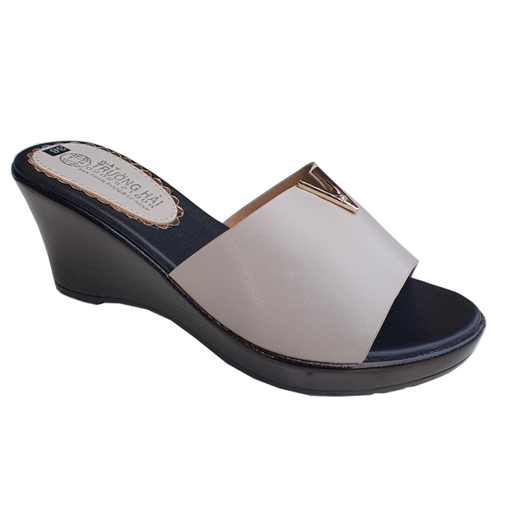 Dép nữ quai ngang đế xuồng 7cm da mềm màu kem Trường Hải