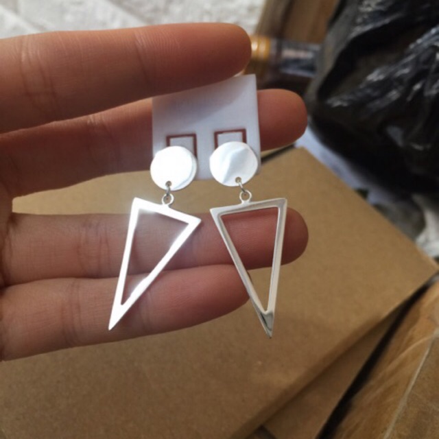 Khuyên tai tam giác kiểu dáng hiện đại bạc thật xi kim đá tím nhân tạo