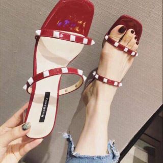 Dép lê valentino đỏ 2p