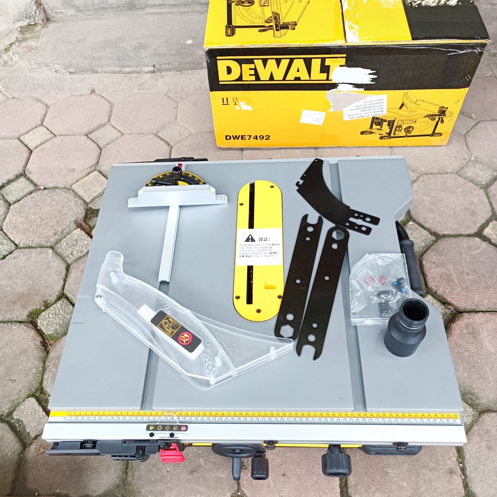Máy cưa bàn Dewalt DWE7492 2000W