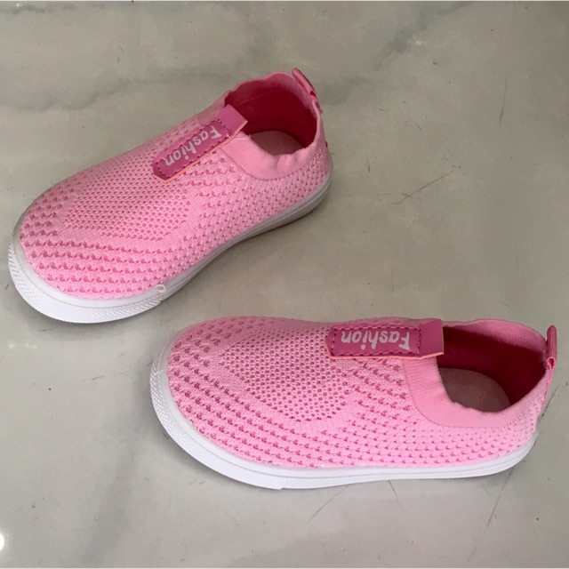 Giày thể thao trẻ em