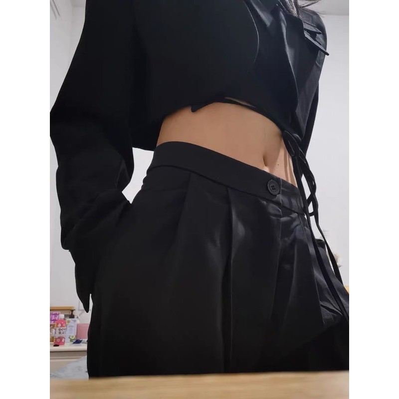 Set suit gồm áo croptop dài tay buộc  dây phối quần ống rộng cạp cúc