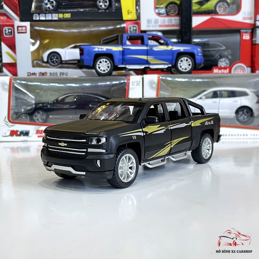 Mô hình xe bán tải Chevrolet Silverado V8 tỉ lệ 1:32 hãng Chezhi màu đen