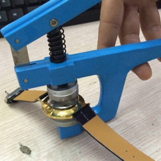 Bàn ép tay dùng để ép đáy đồng hồ các loại