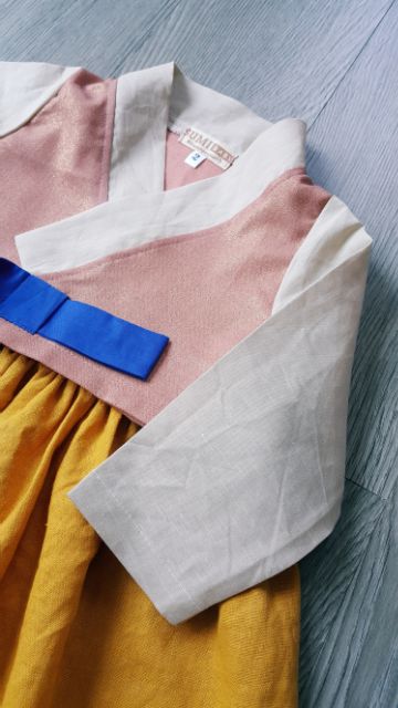 Hanbok linen vàng nơ xanh