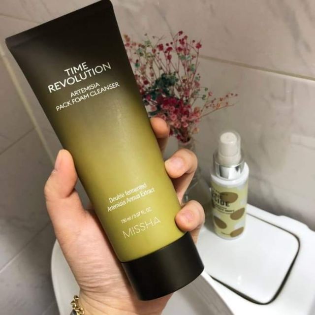 Sữa Rửa Mặt Tạo Bọt Kiêm Mặt Nạ Đất Sét Chiết Xuất Ngải Cứu Missha Time Revolution Artemisia Pack Foam Cleanser 150ml