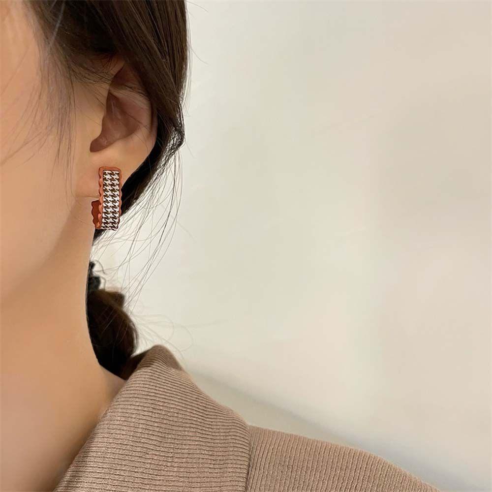 Khuyên Tai Hình Chữ C Họa Tiết Hình Học Không Đối Xứng Cá Tính Cho Nữ