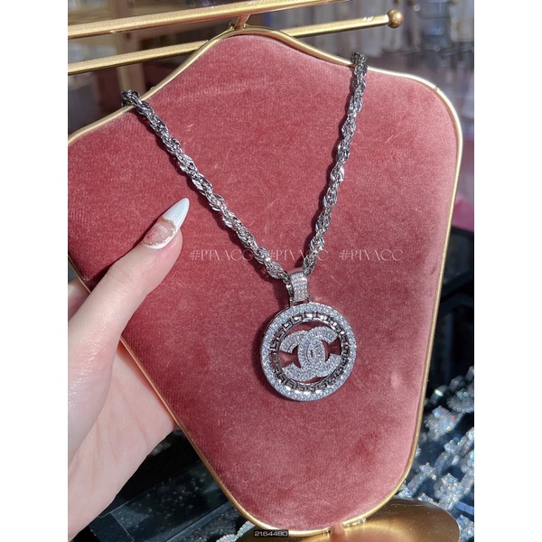 Mặt dây chuyền lẻ logo thương hiệu đính đá dáng tròn to sang trọng xi 2 màu bạch kim, vàng .PTNACC.