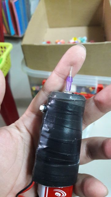 Máy quấn quilling