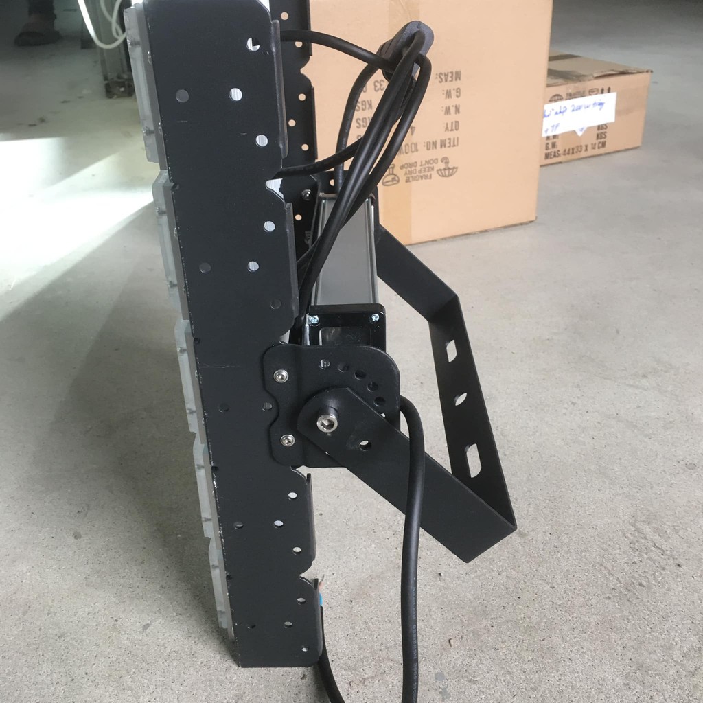 Đèn chiếu sân tennis 250W cao cấp, siêu sáng