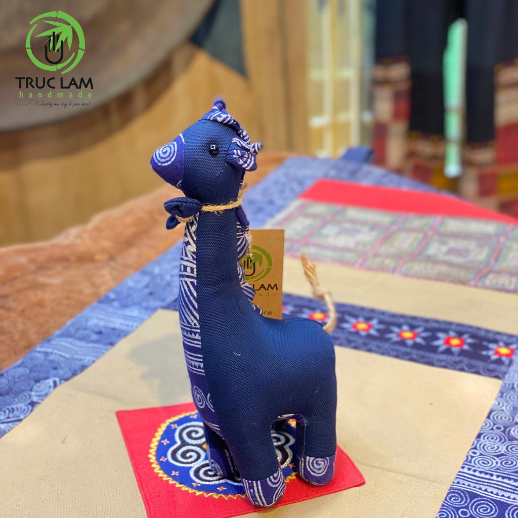 Đồ Chơi Cho Bé Thú Nhồi Bông Hình Con Hươu Cao Cổ Vải Thổ Cấm Sáp Ong Bông Gòn Cao Cấp – Trúc Lâm Handmade