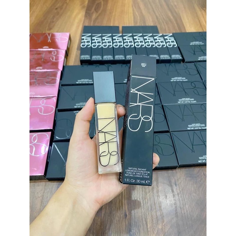 kem nền nars natural radiant foudation