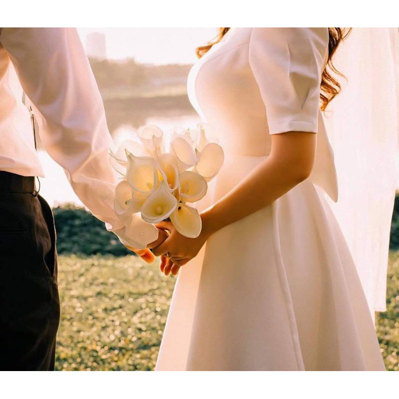 Đầm trắng xoè tay phồng cổ vuông Tiểu Thư Bunnia