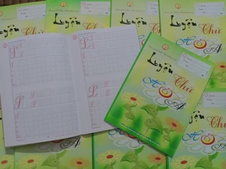 Vở luyện chữ hoa