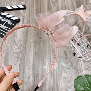 Bờm nơ lệch cho bé gái