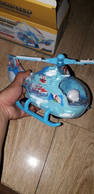 Chiếc máy bay trực thăng có nhạc và đèn Led tặng kèm pin bằng nhựa rất đẹp
