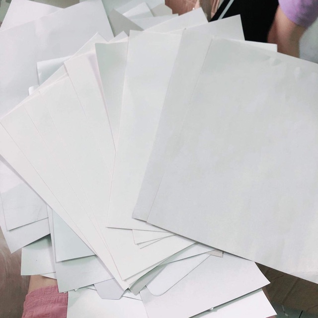 Giấy roki A4 bên mình bán theo ký nhe 12k tầm gần 40 tờ nhé