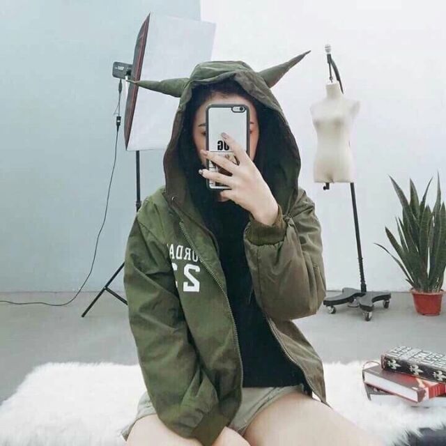 Áo khoác hai sừng 23