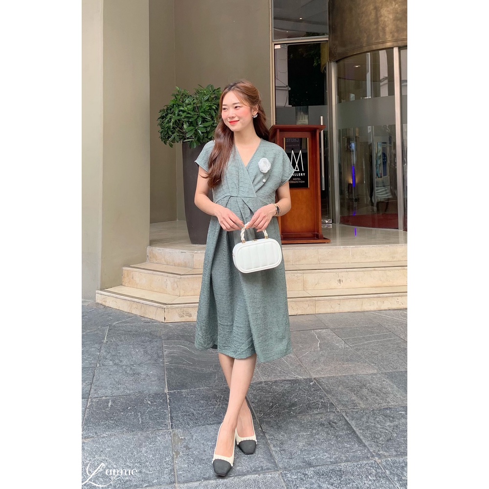 [NEW ARRIVAL] Đầm bầu cổ tim HOLY DRESS, váy bầu chất xốp lạ mắt, thoáng mát thiết kế bởi L'amme (không kèm hoa cài)