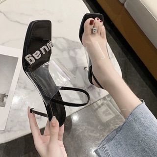 Sandal xỏ ngón đá wang