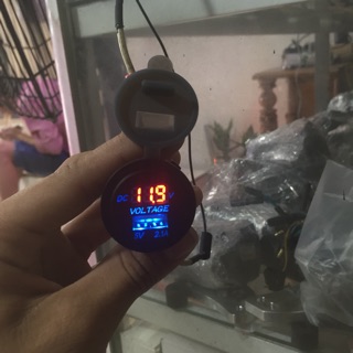 Sạc điện thoại gắn xe máy cổng usb + báo vol