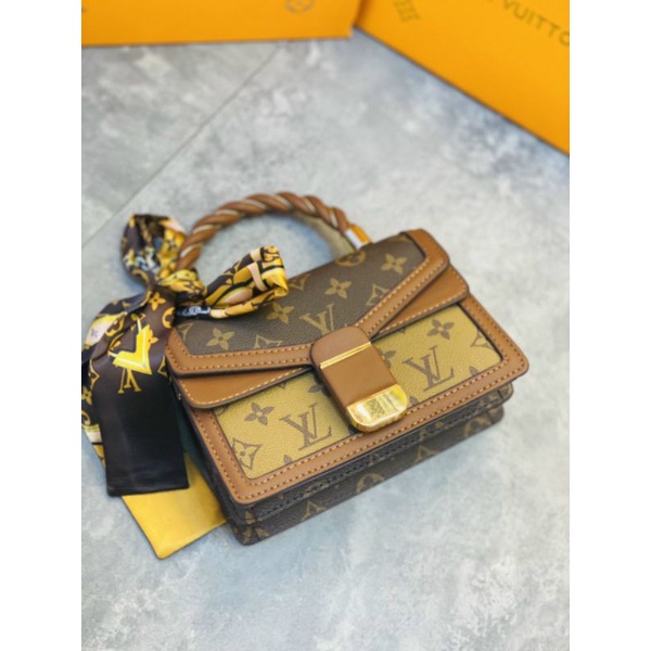 Túi qua xách hoạ tiết lv