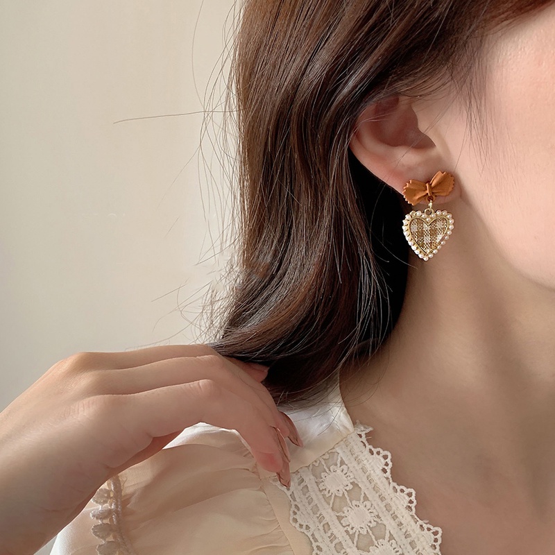 Khuyên tai hình nơ và trái tim phong cách cổ điển hợp thời trang