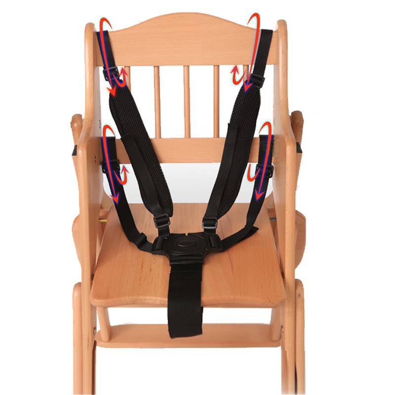 Dây đai thắt có năm chốt khóa an toàn cho bé khi ngồi