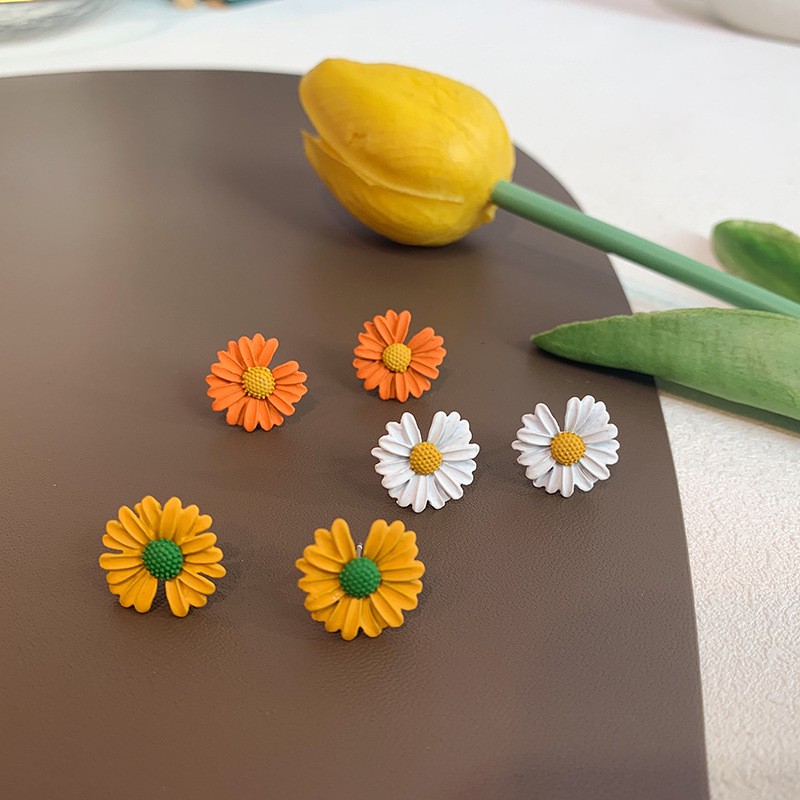 Khuyên tai hình hoa cúc xinh xắn dễ thương dành cho nữ
