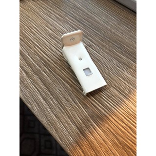 Bách lắp đặt thanh rèm đơn 4K/c